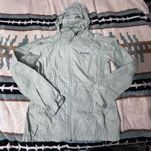 Columbia windbreaker size medium fits like small